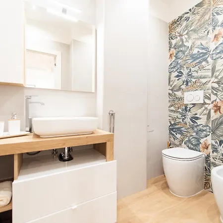 Casa Vanitosa 2 2 Bagni Posto Auto Medio Lägenhet